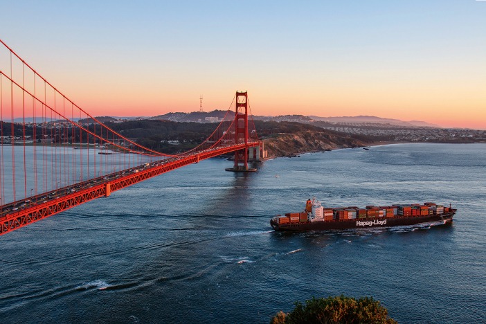 Hapag-Lloyd Schiff unter der Golden Gate Bridge, IT bei Hapag-Llloyd